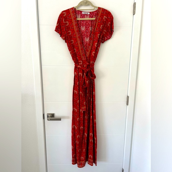 Dresses & Skirts - NWT red patterned maxi wrap dress. Size Medium